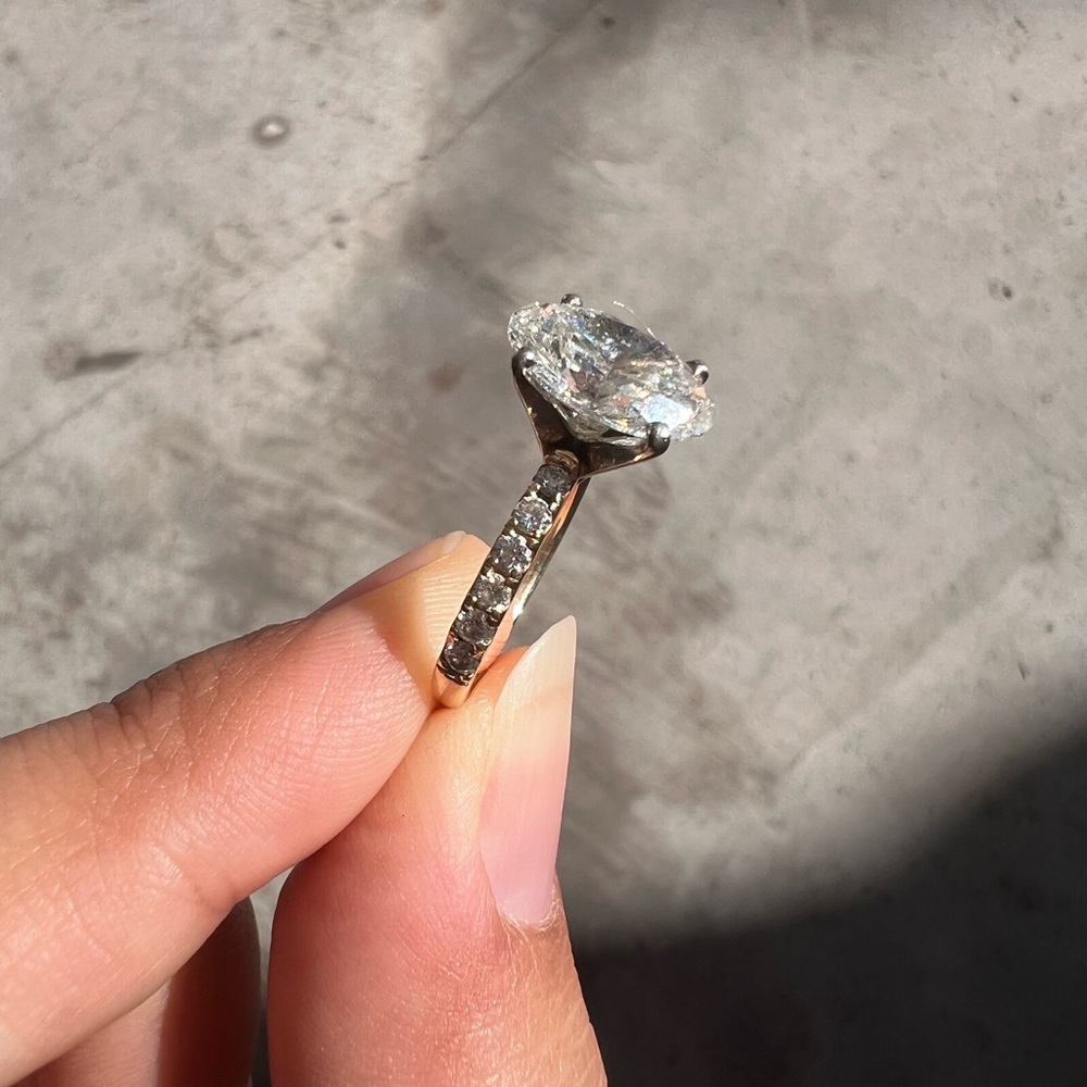 Elegant Rose Gold and Yellow Gold Diamond Ring